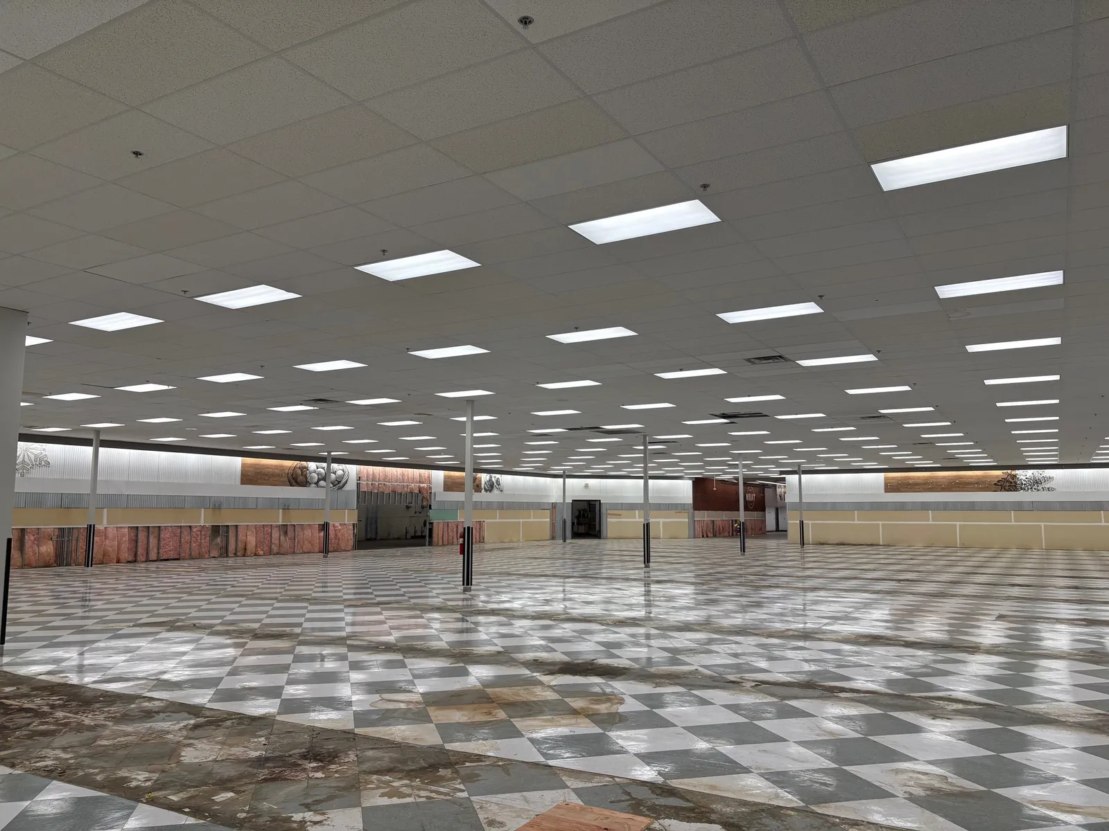 Former Schnucks Grocery — 1501 Creston Park Drive, Janesville