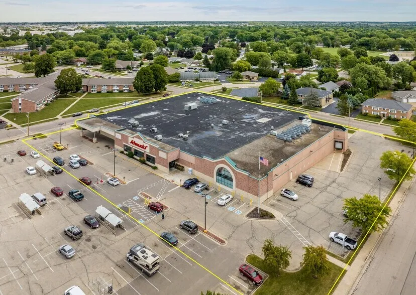 Former Schnucks Grocery — 1501 Creston Park Drive, Janesville