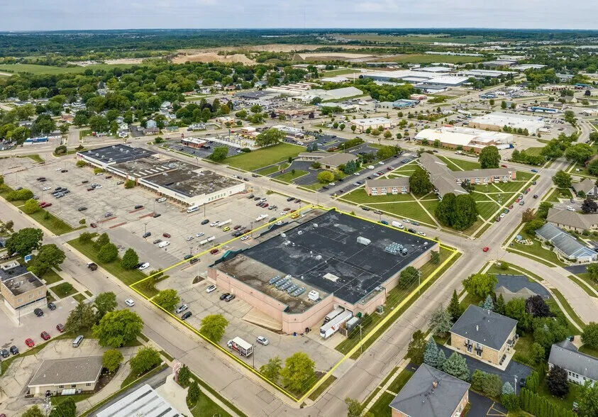 Former Schnucks Grocery — 1501 Creston Park Drive, Janesville