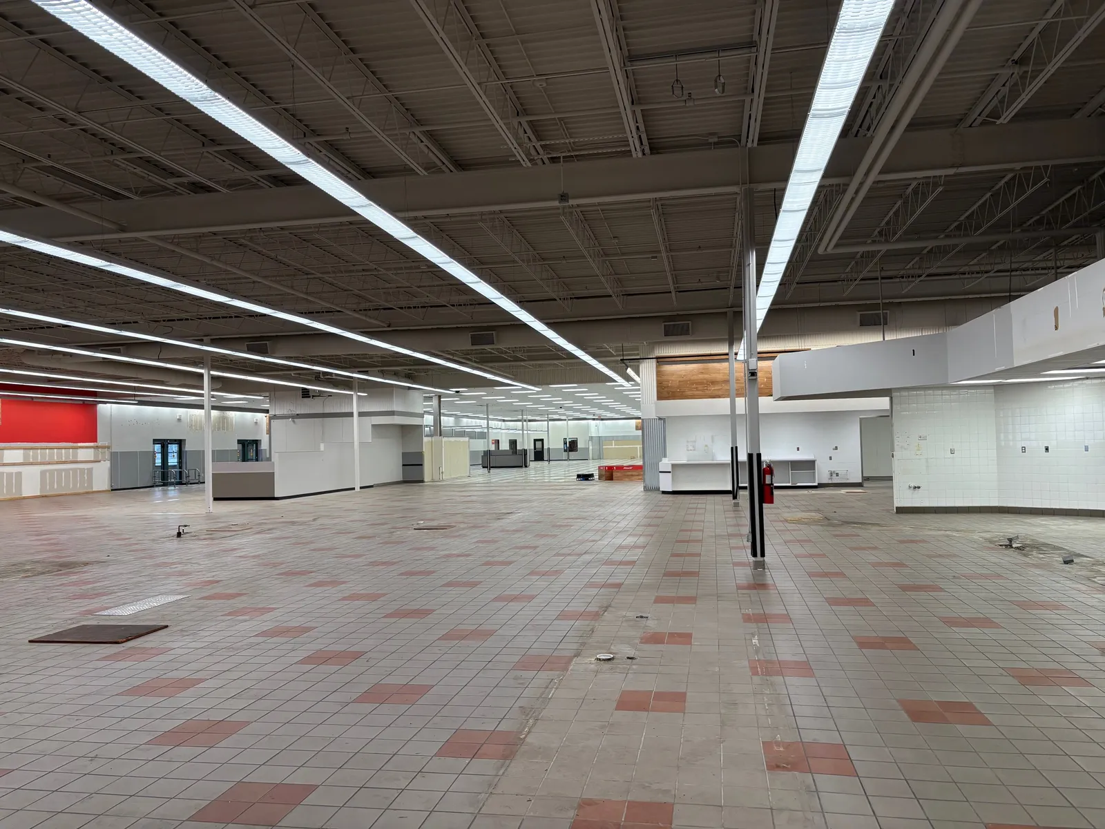 Former Schnucks Grocery Store Janesville — 1501 Creston Park Drive, Janesville