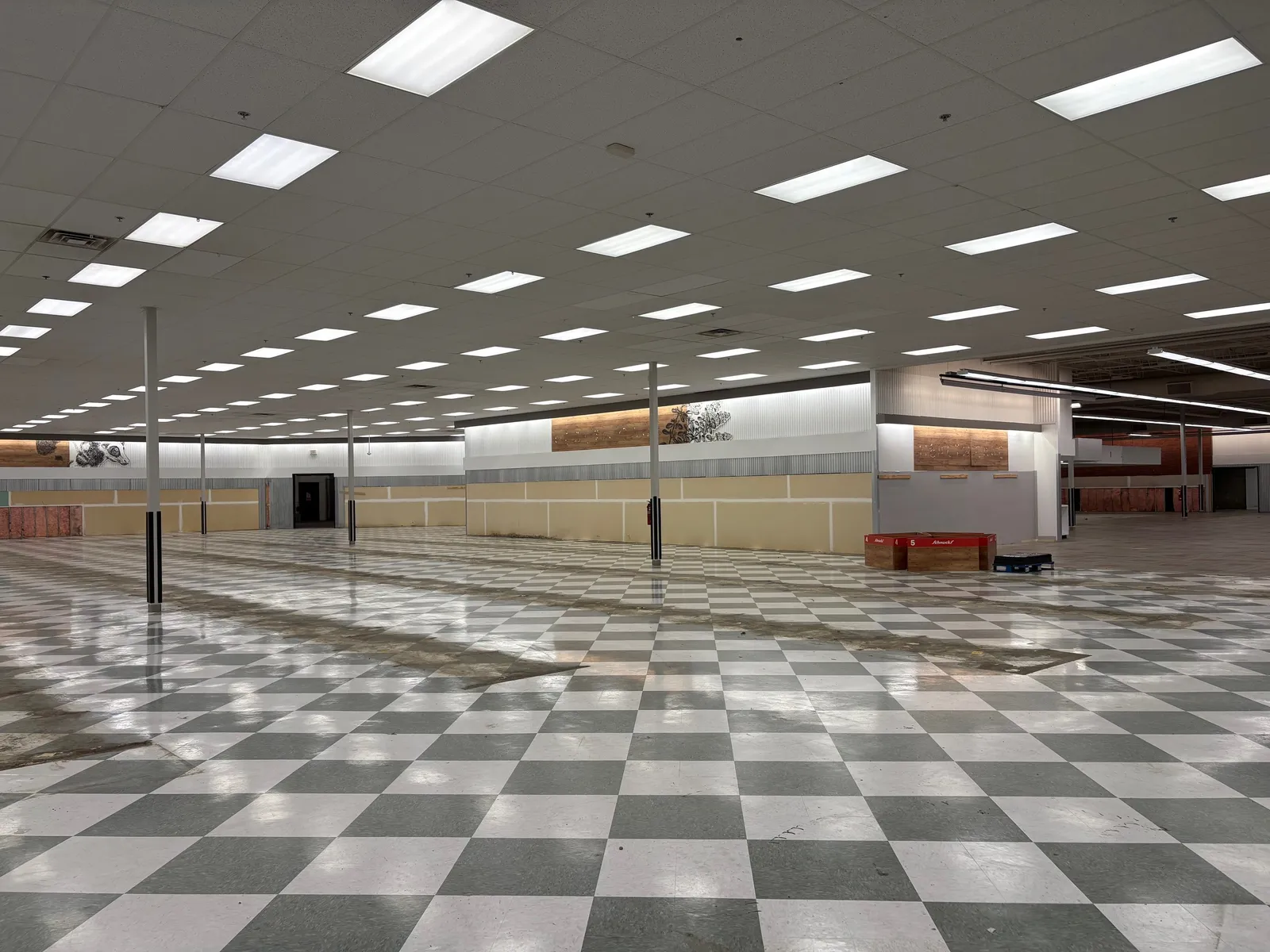 Former Schnucks Grocery Store Janesville — 1501 Creston Park Drive, Janesville