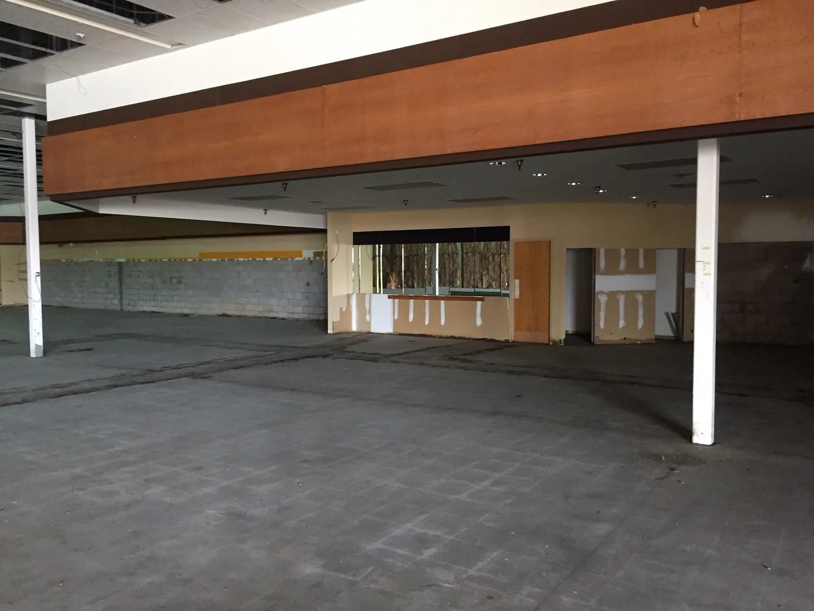 Madison Road Retail Space — 1715 Madison Road, Beloit
